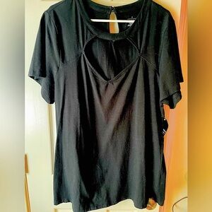 NWT Torrid Sz 4 Black Foxy Choker Neck Keyhole Tee. SS